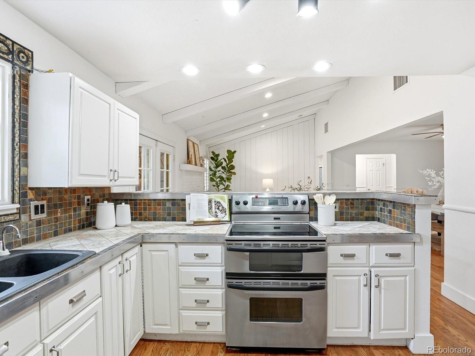 6886 S Pitkin Street