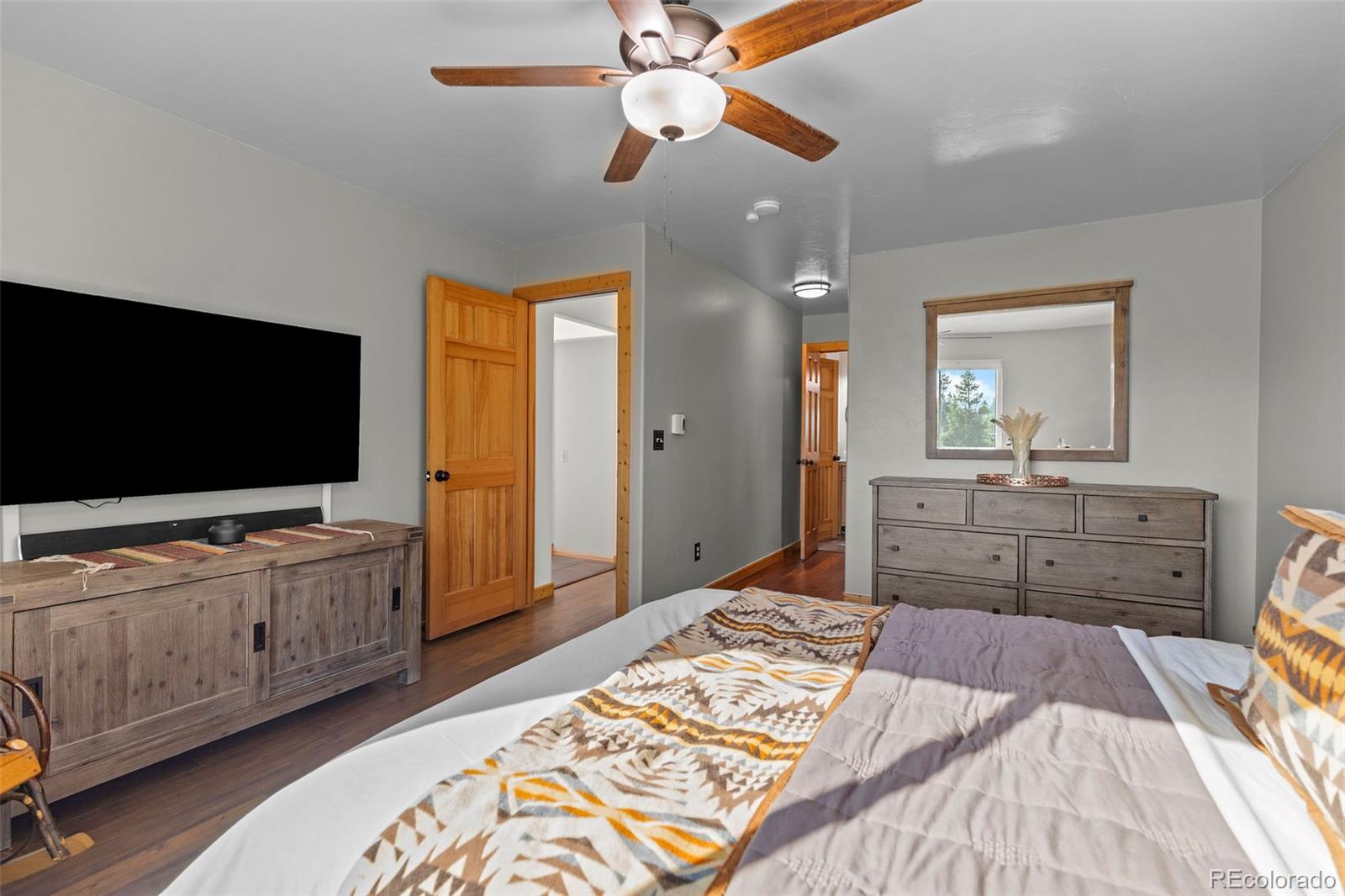 1110 Circle 73