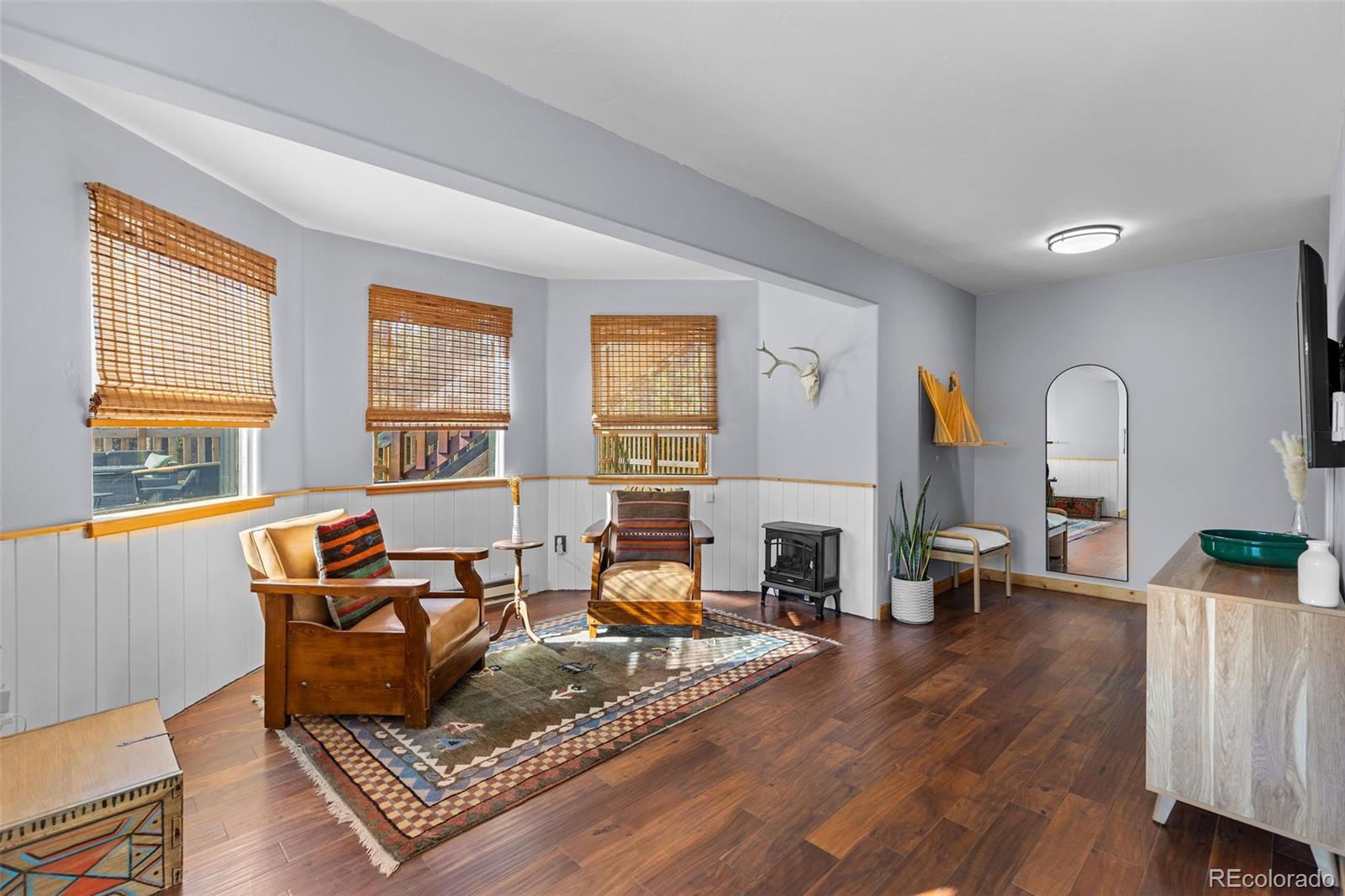 1110 Circle 73