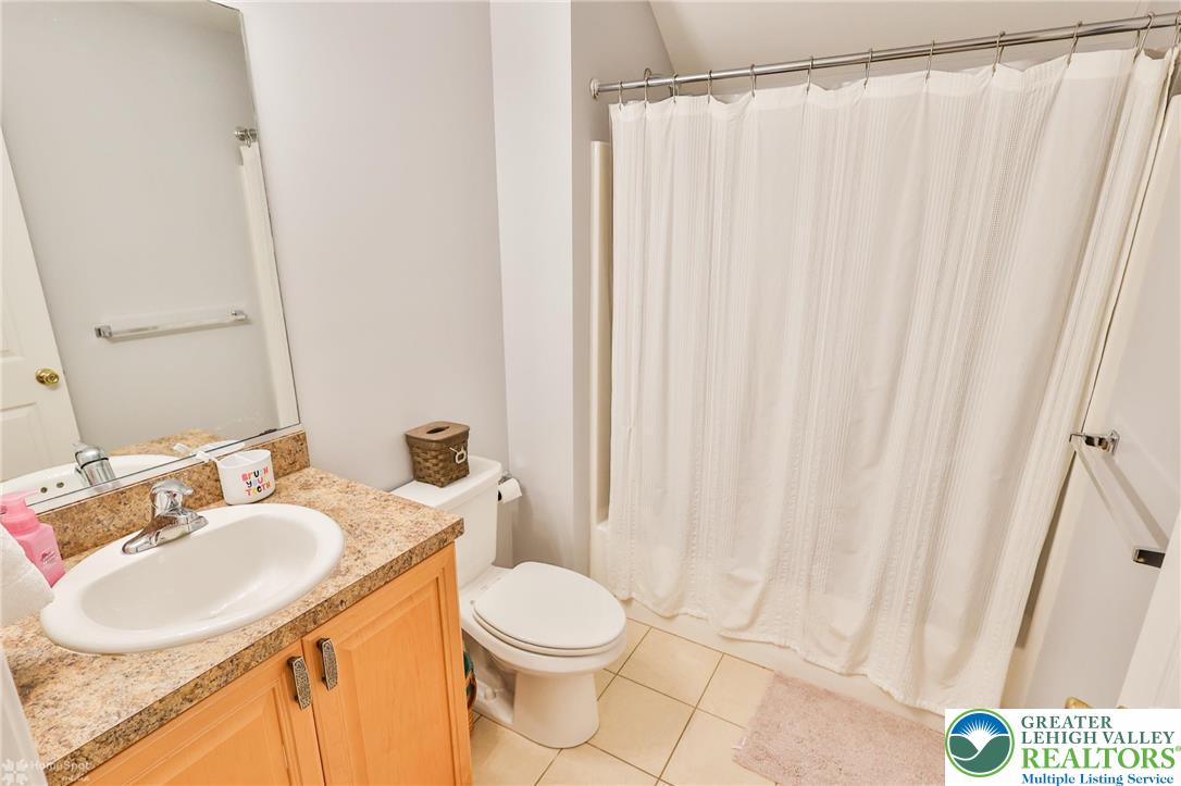 1360 Hennaberry Lane