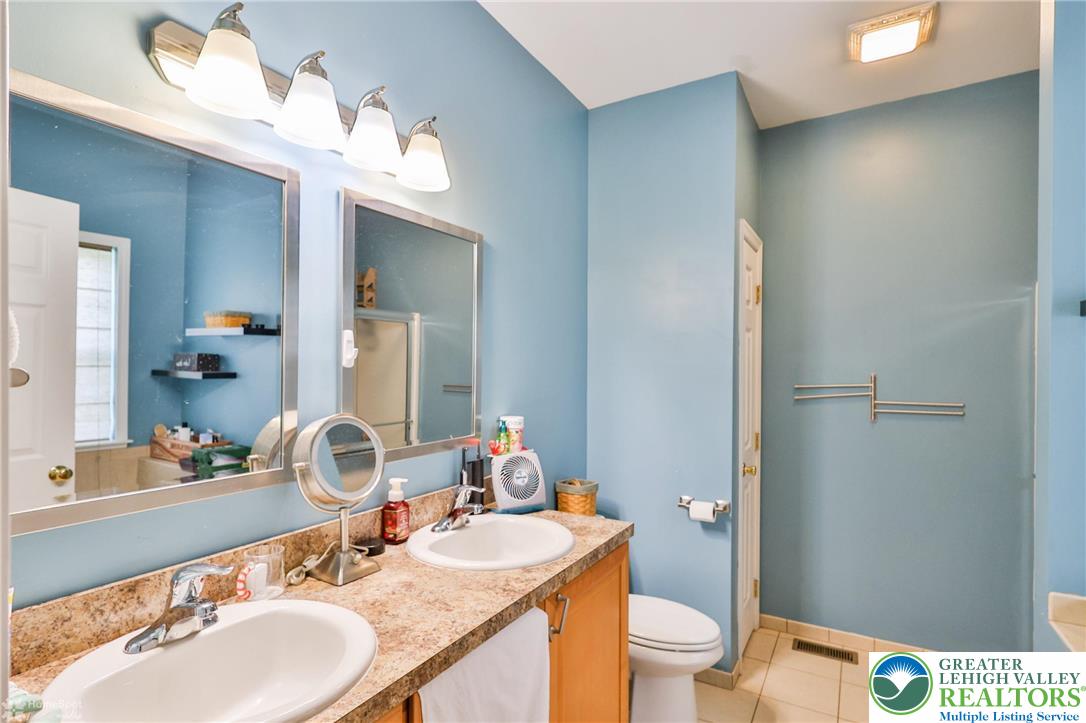 1360 Hennaberry Lane