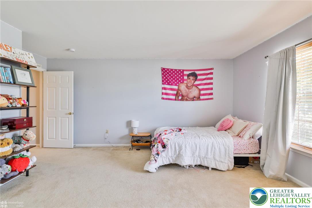 1360 Hennaberry Lane