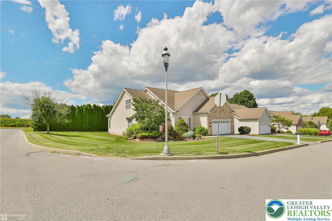 1360 Hennaberry Lane