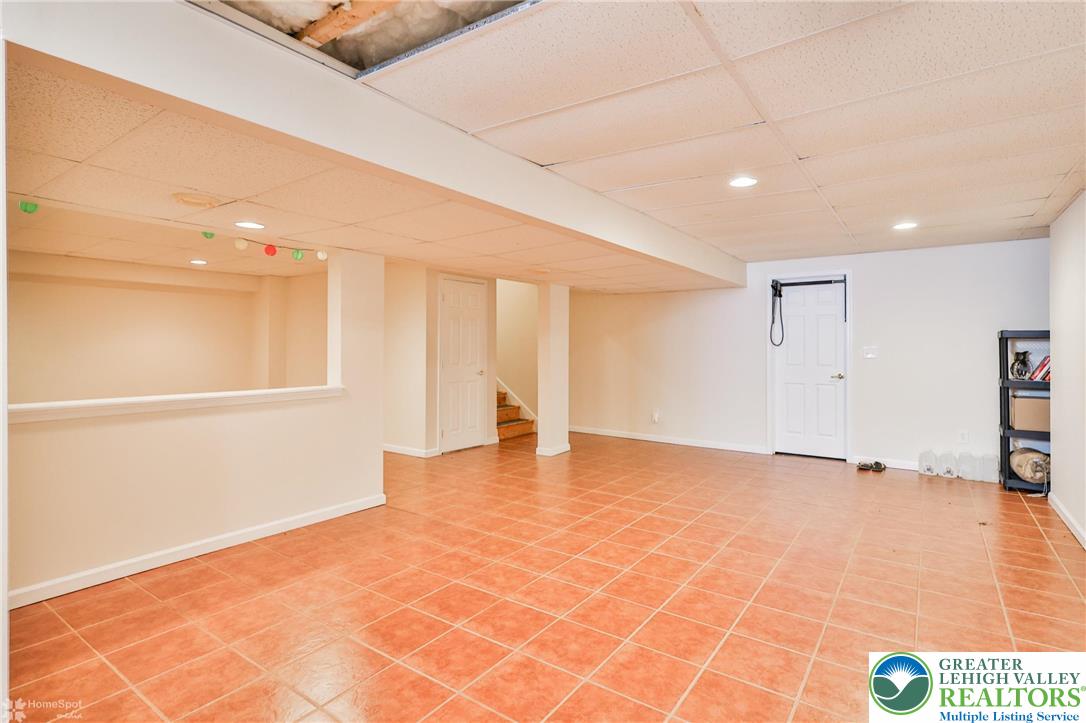 1360 Hennaberry Lane