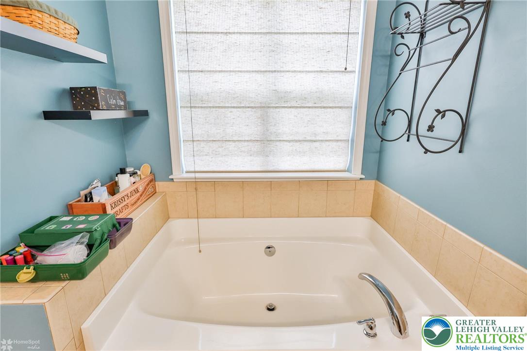 1360 Hennaberry Lane