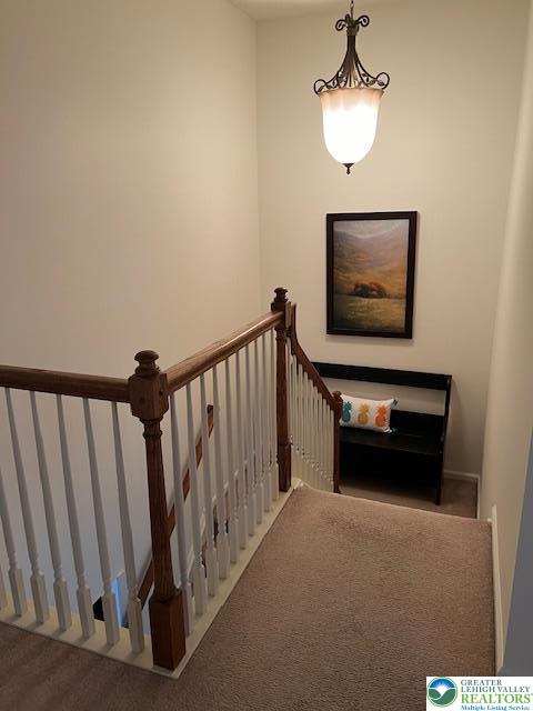 40 Hillside Court South