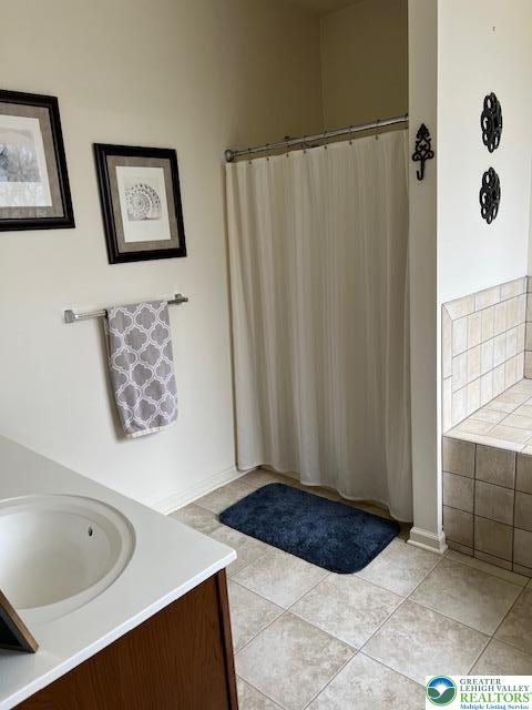 40 Hillside Court South