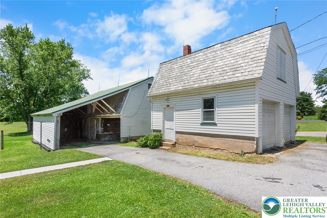 6255 Sullivan Trail