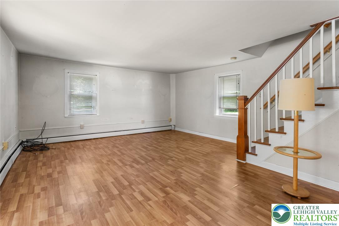 6255 Sullivan Trail