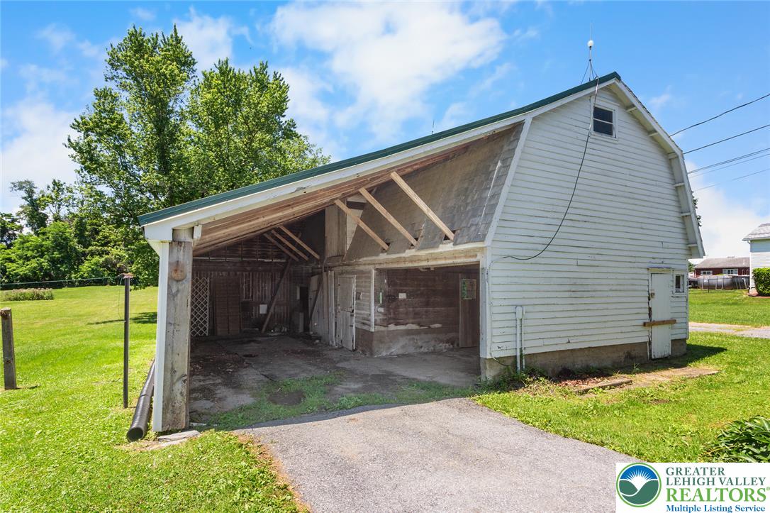 6255 Sullivan Trail