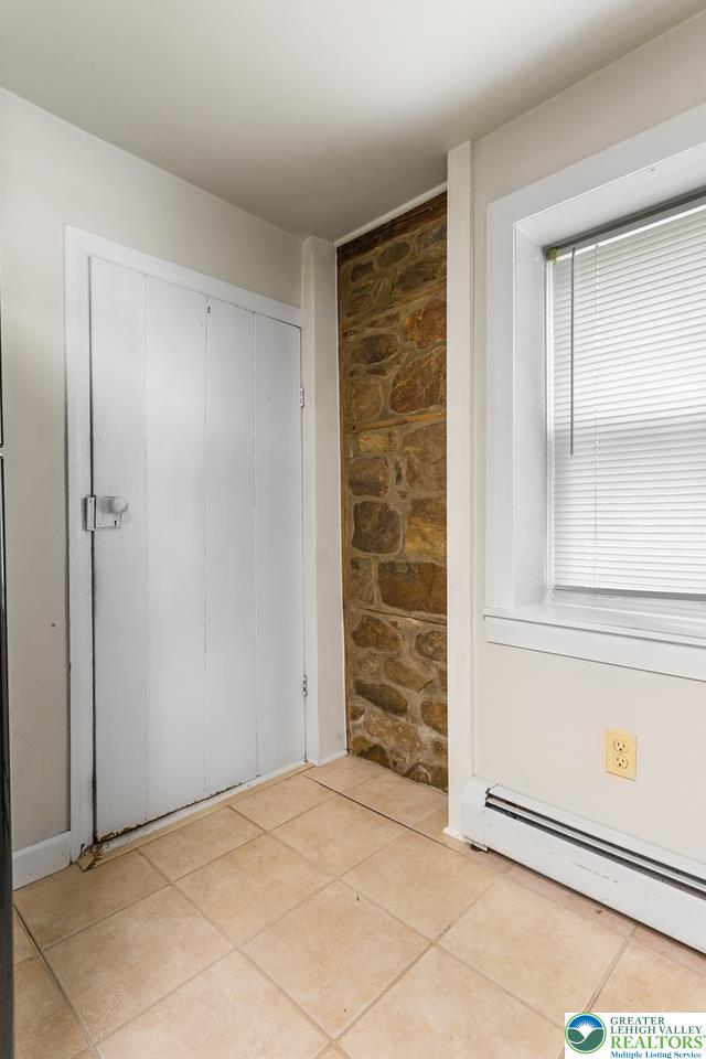 6255 Sullivan Trail