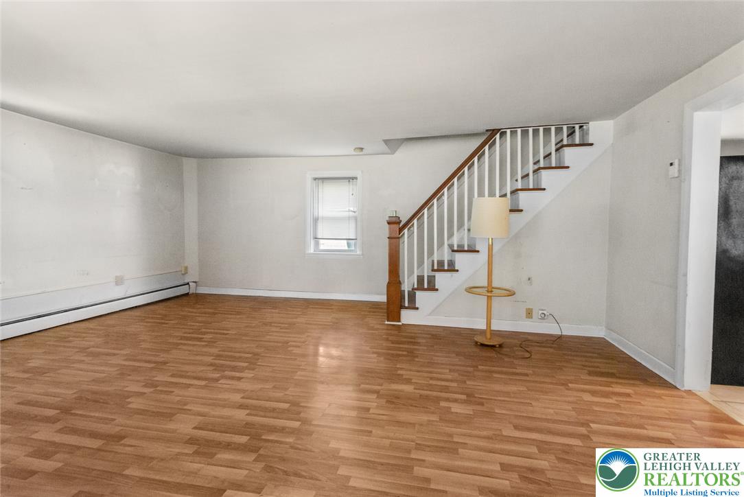 6255 Sullivan Trail