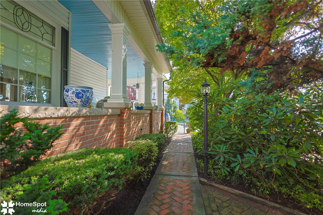 107 North Robinson Avenue