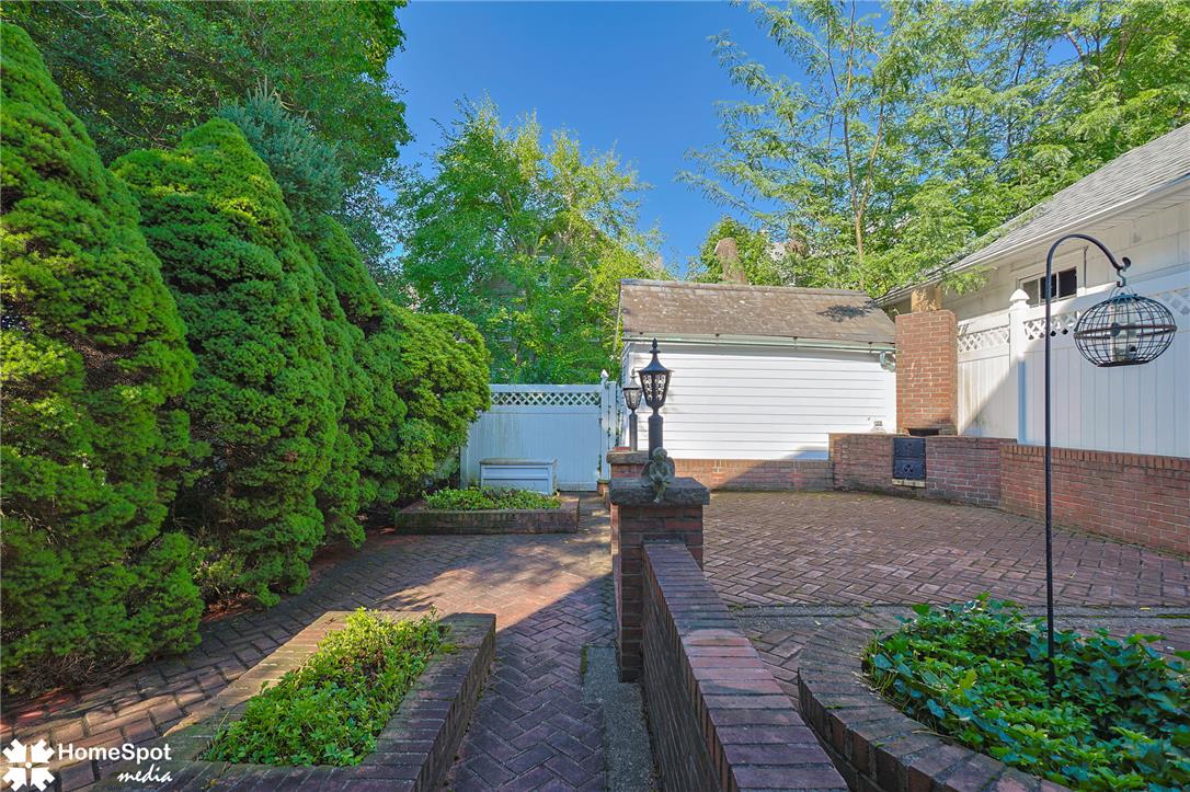 107 North Robinson Avenue