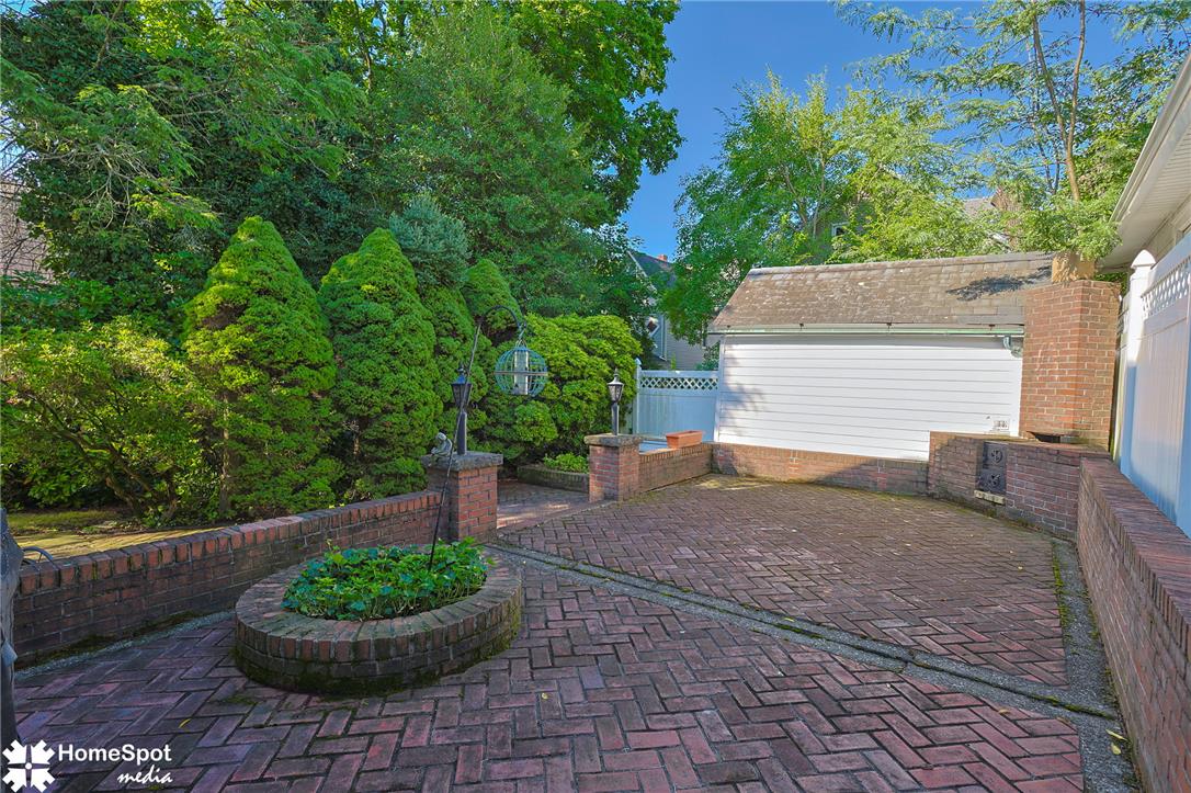 107 North Robinson Avenue