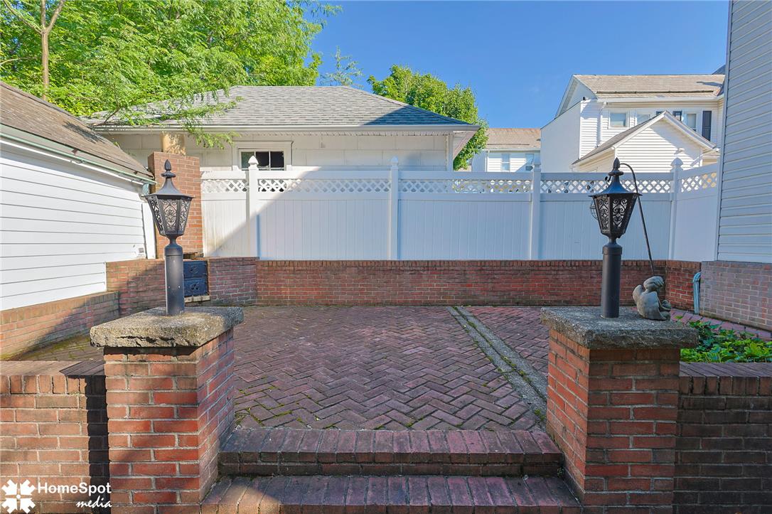 107 North Robinson Avenue