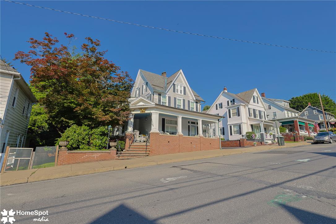 107 North Robinson Avenue