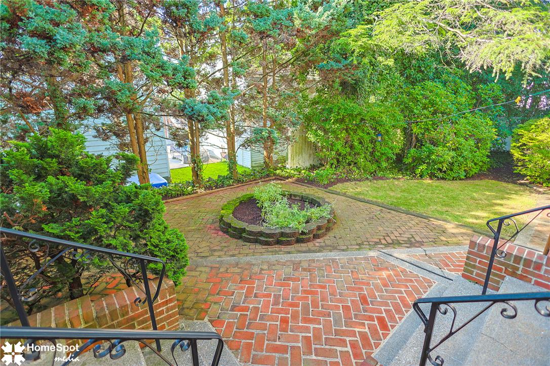 107 North Robinson Avenue