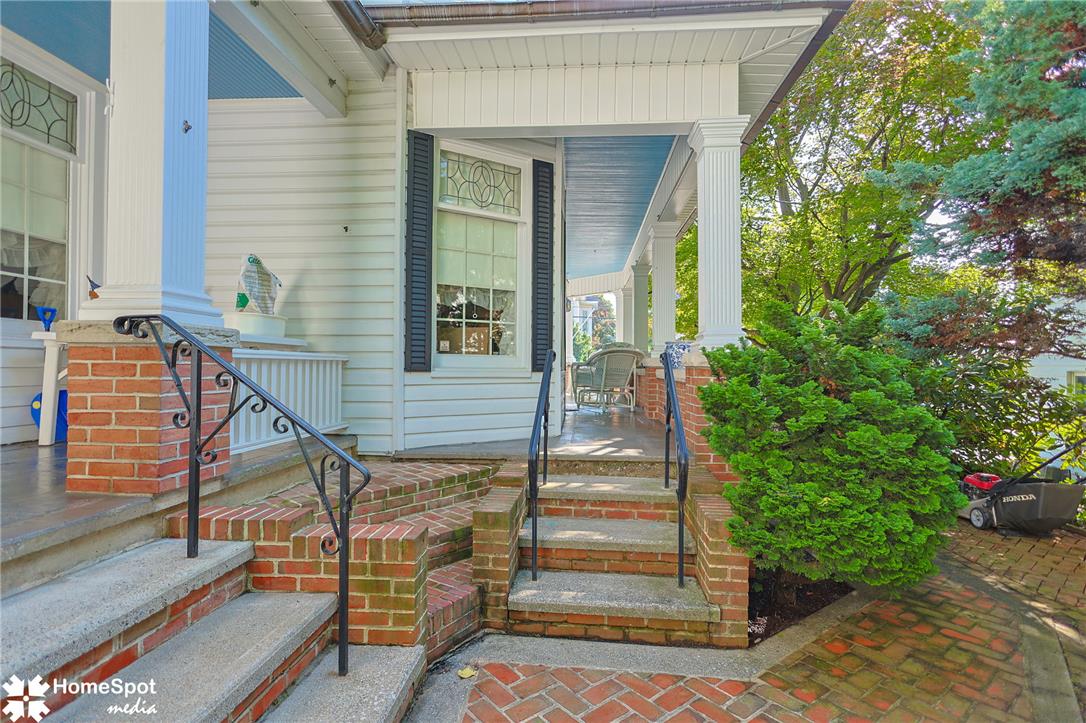 107 North Robinson Avenue