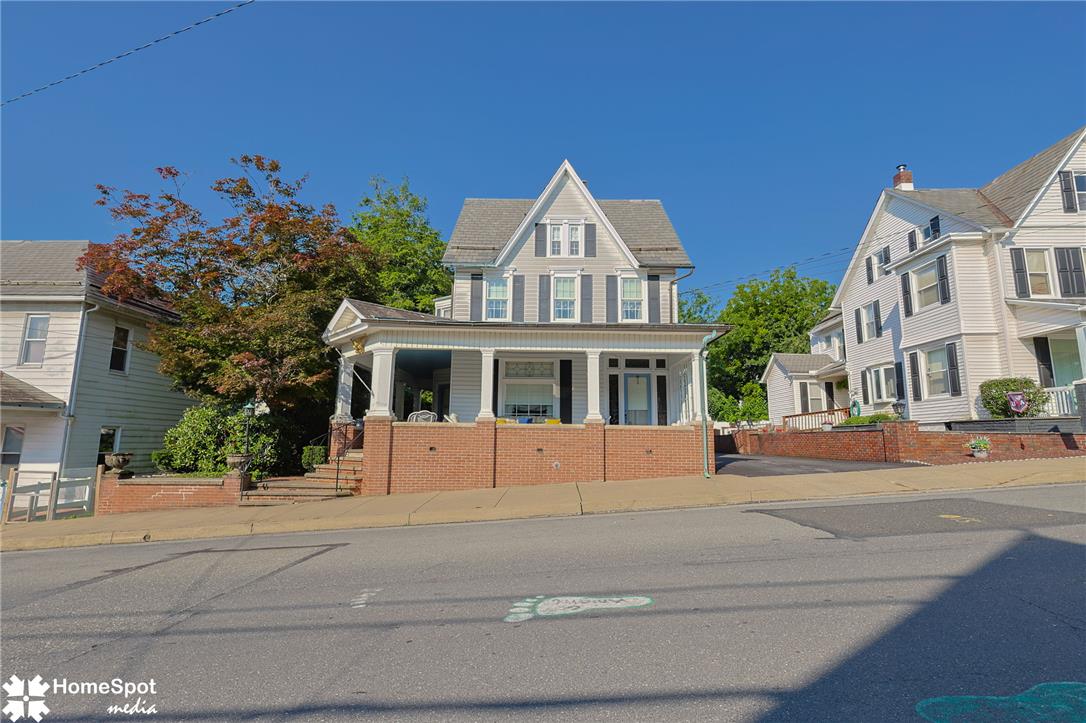 107 North Robinson Avenue