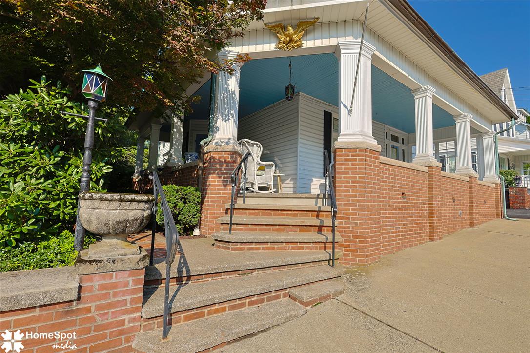 107 North Robinson Avenue