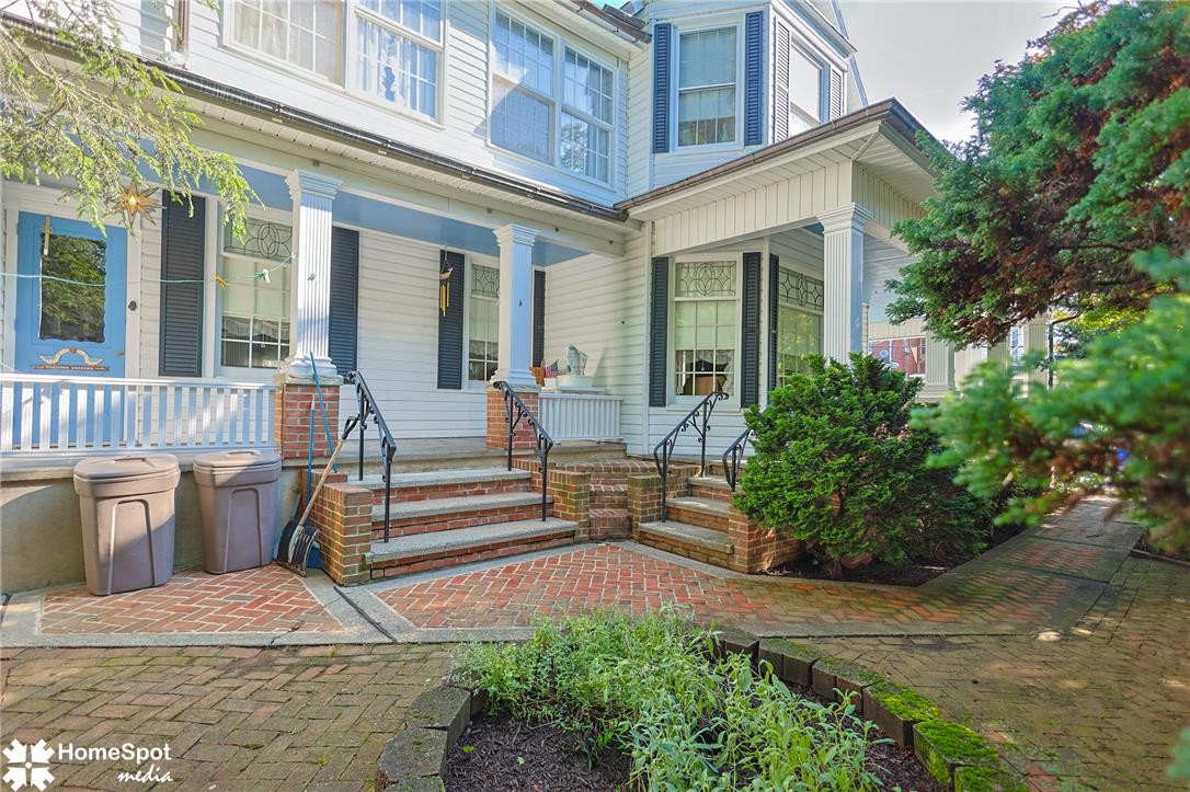 107 North Robinson Avenue