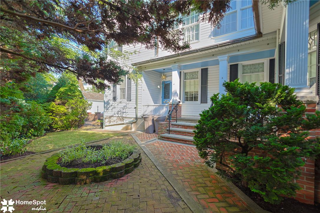 107 North Robinson Avenue