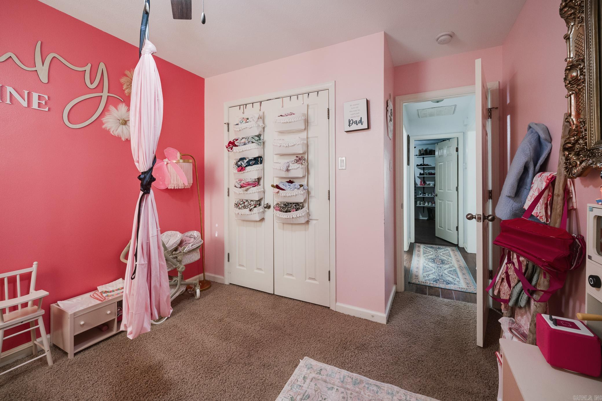 405 W Valentine Road