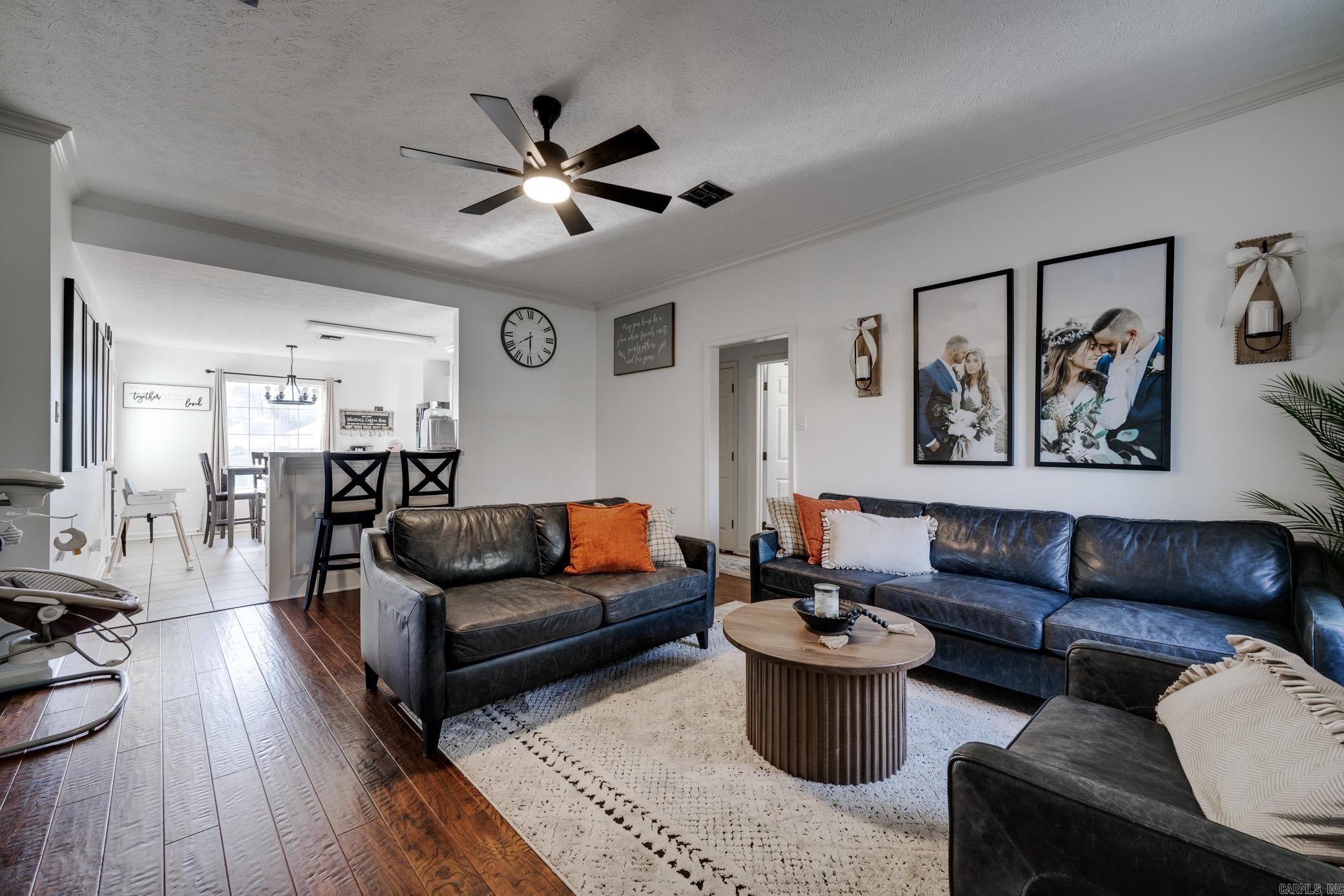 405 W Valentine Road