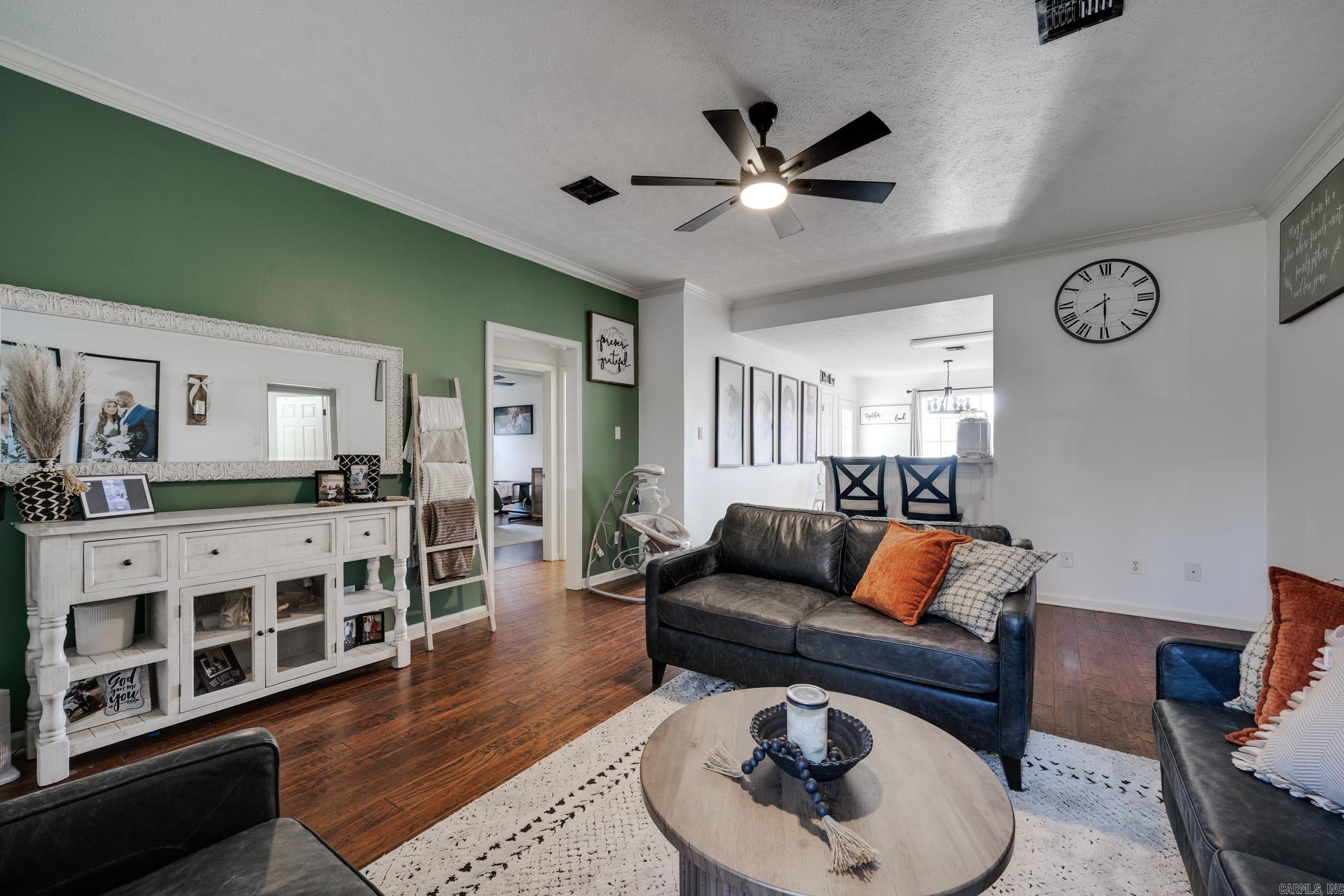 405 W Valentine Road