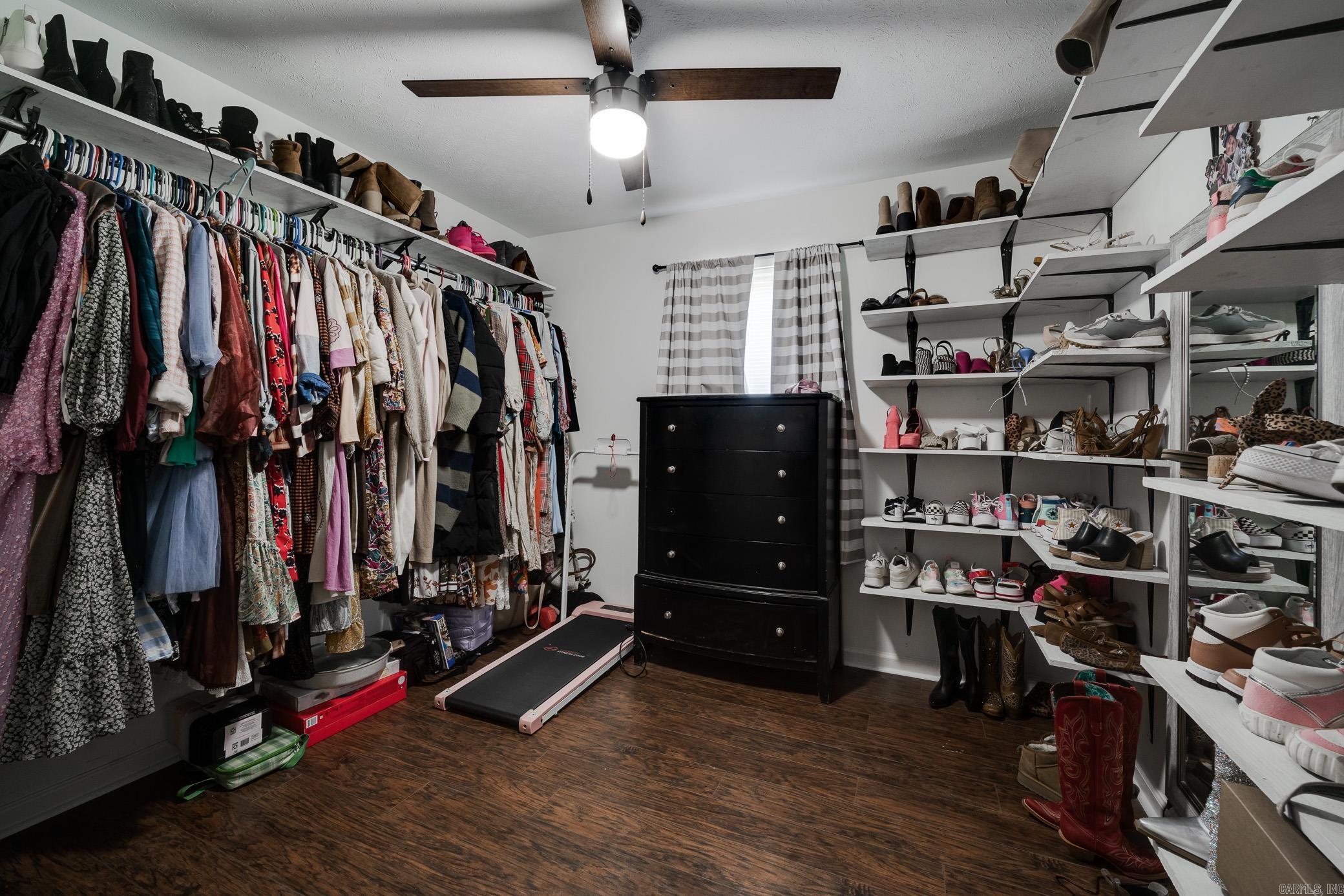 405 W Valentine Road