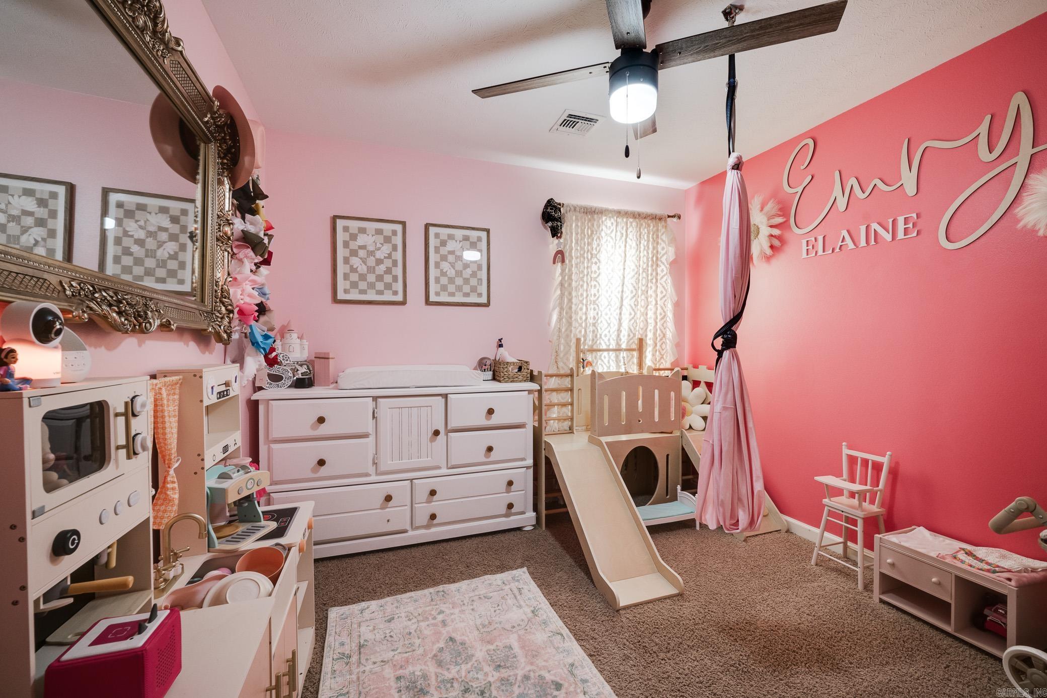 405 W Valentine Road