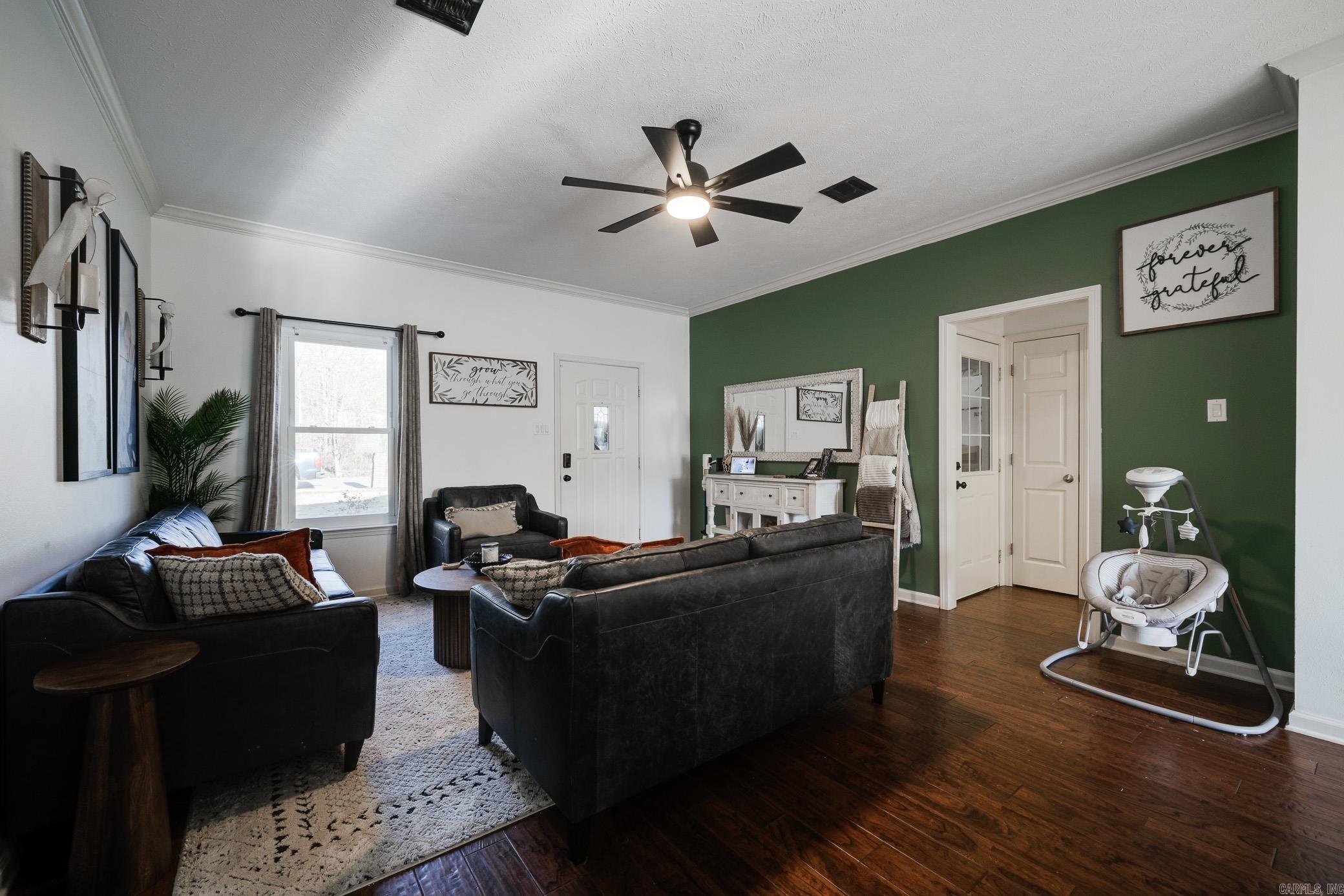 405 W Valentine Road