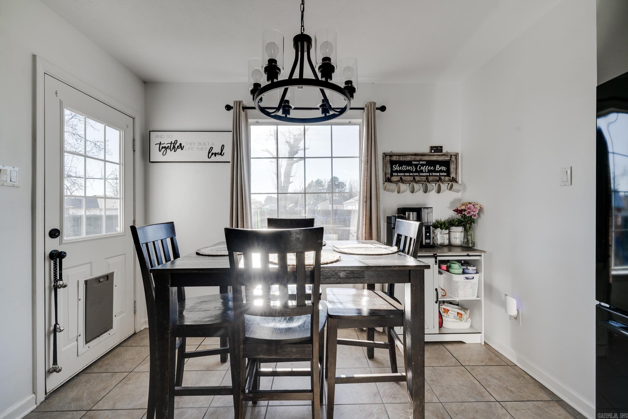 405 W Valentine Road