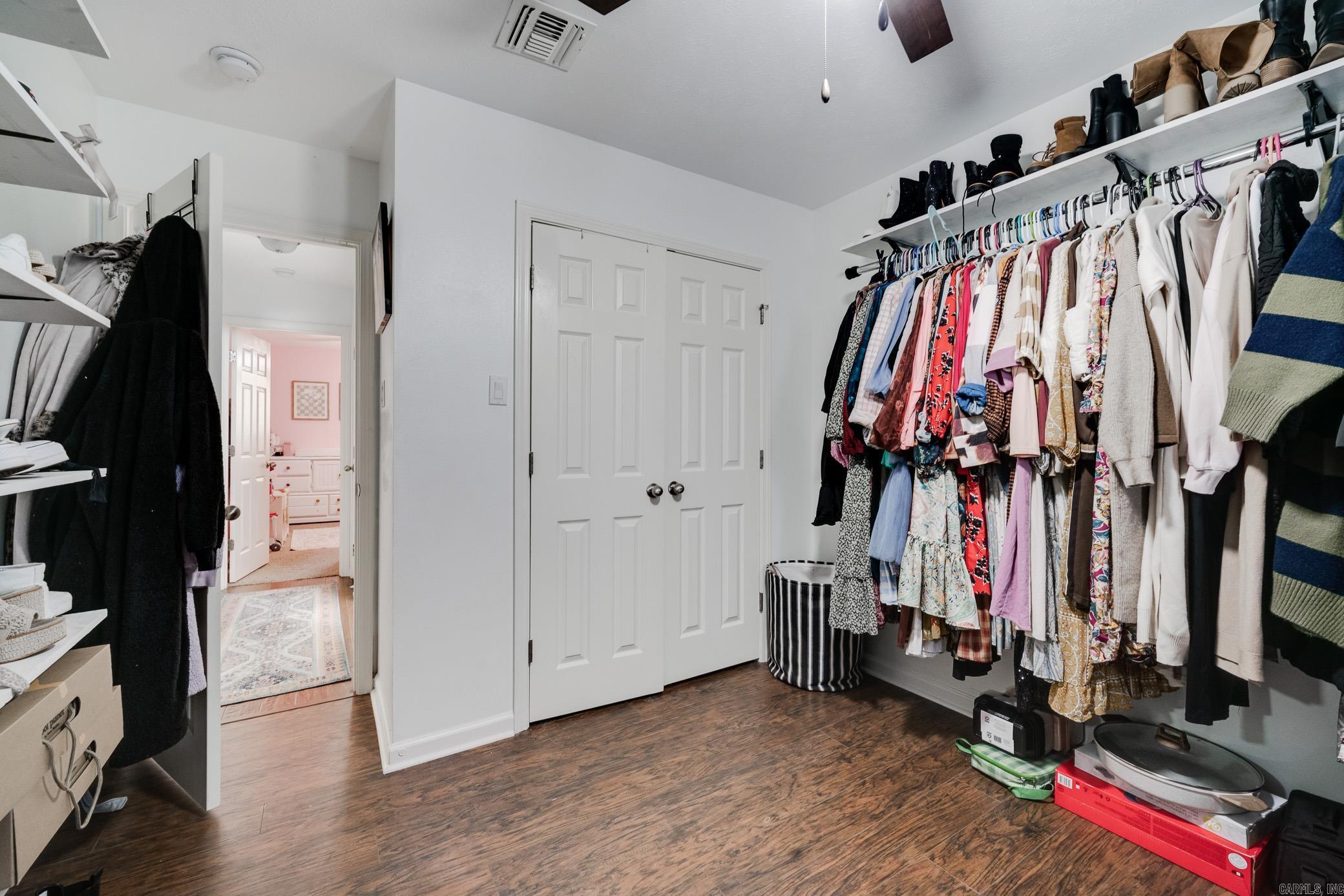 405 W Valentine Road