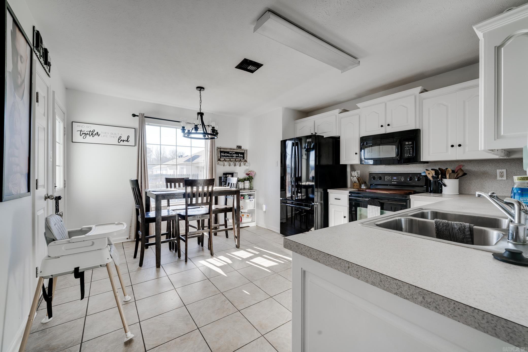 405 W Valentine Road