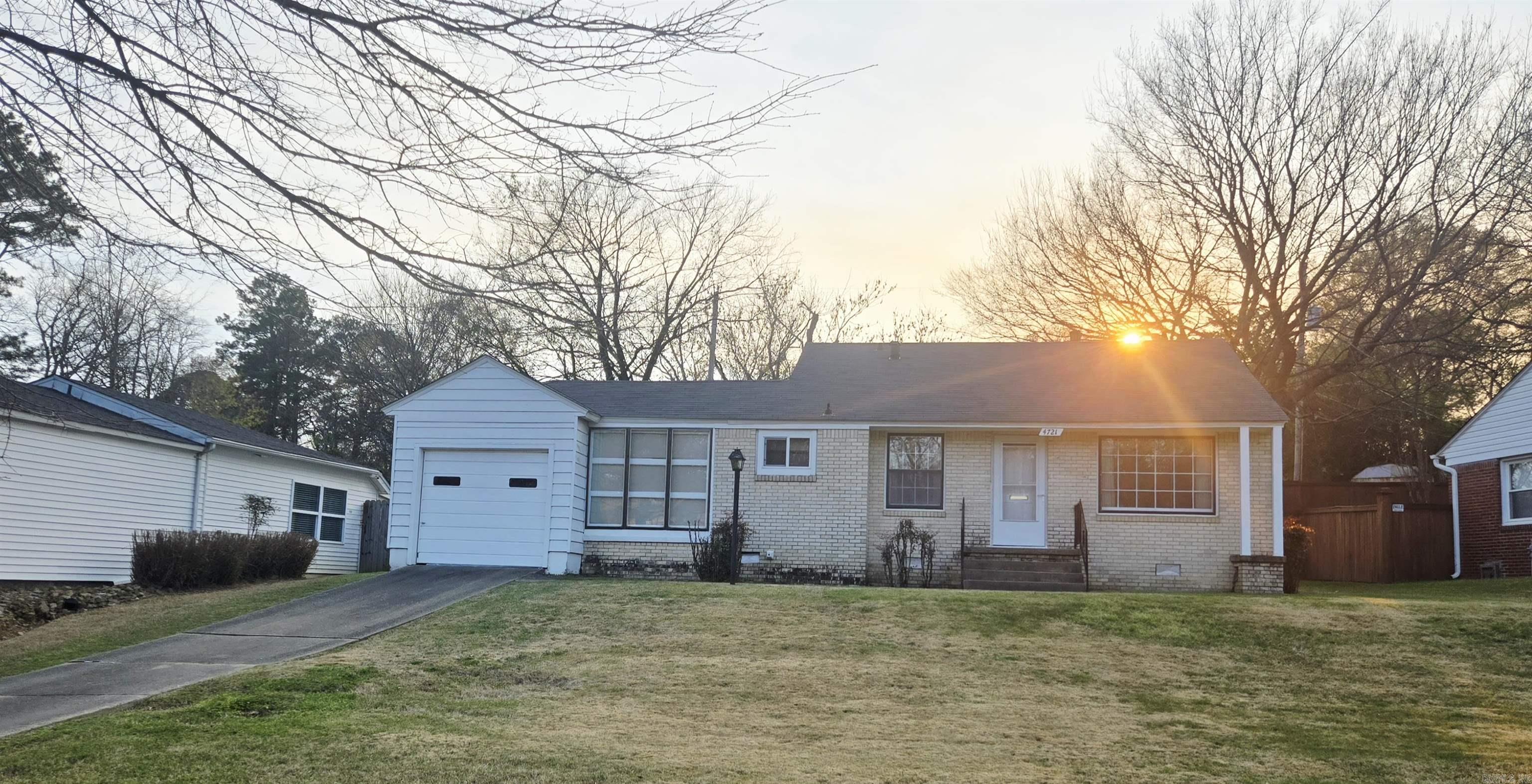 4721 Lakeshore Drive