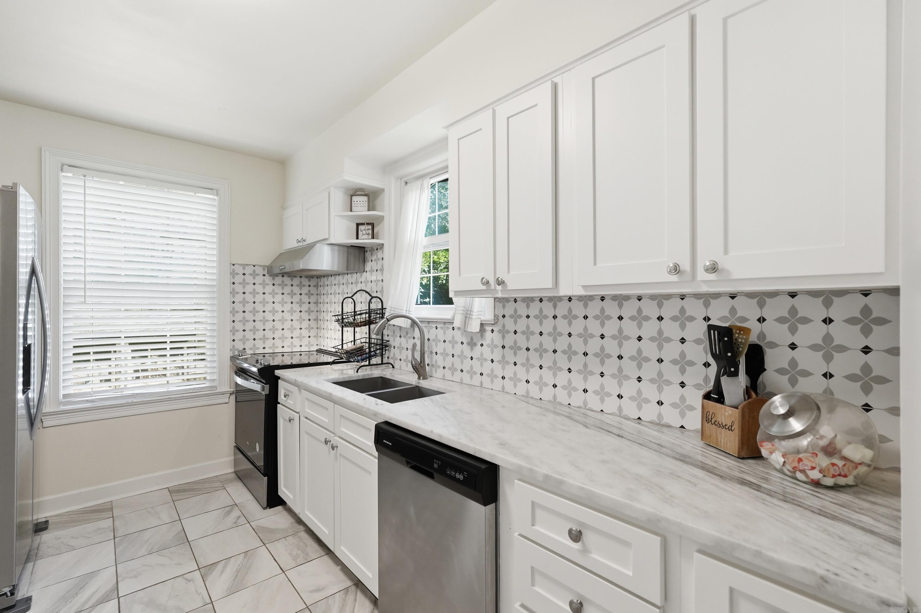6109 Cantrell