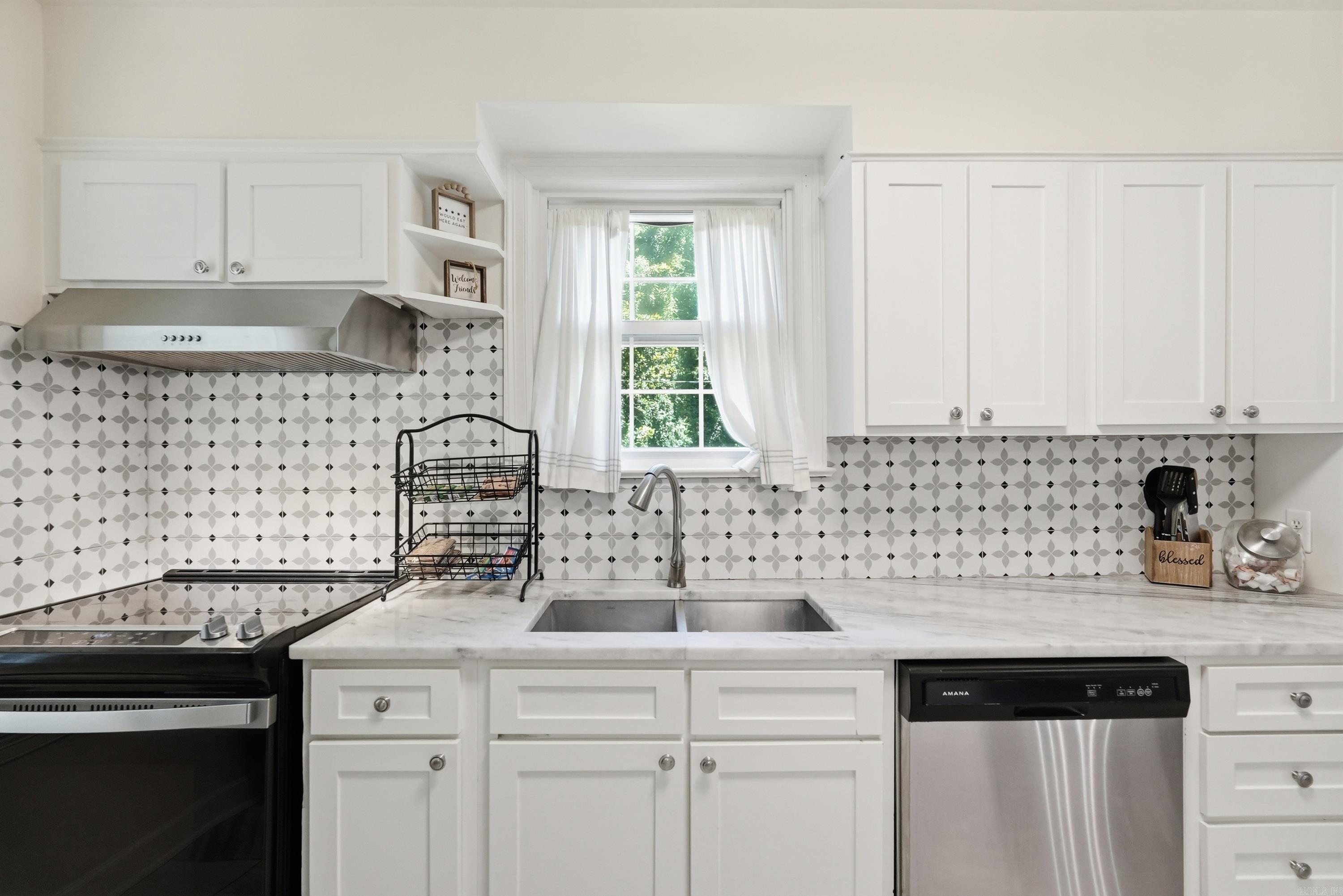 6109 Cantrell