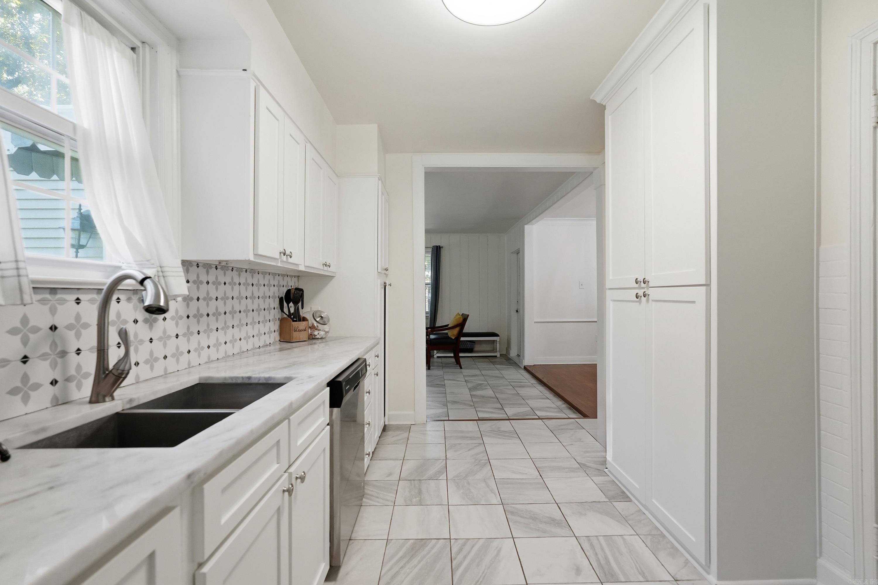 6109 Cantrell