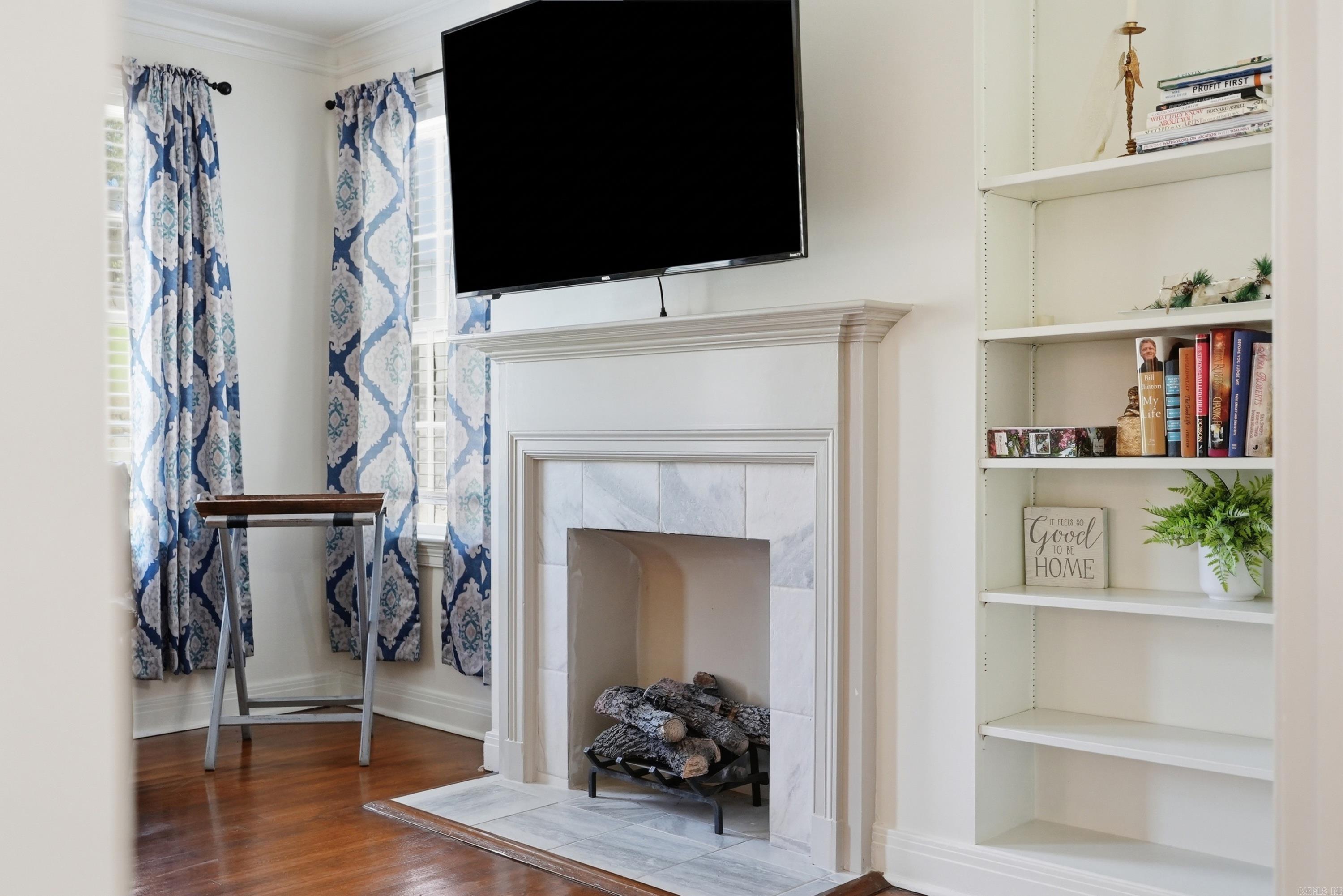 6109 Cantrell