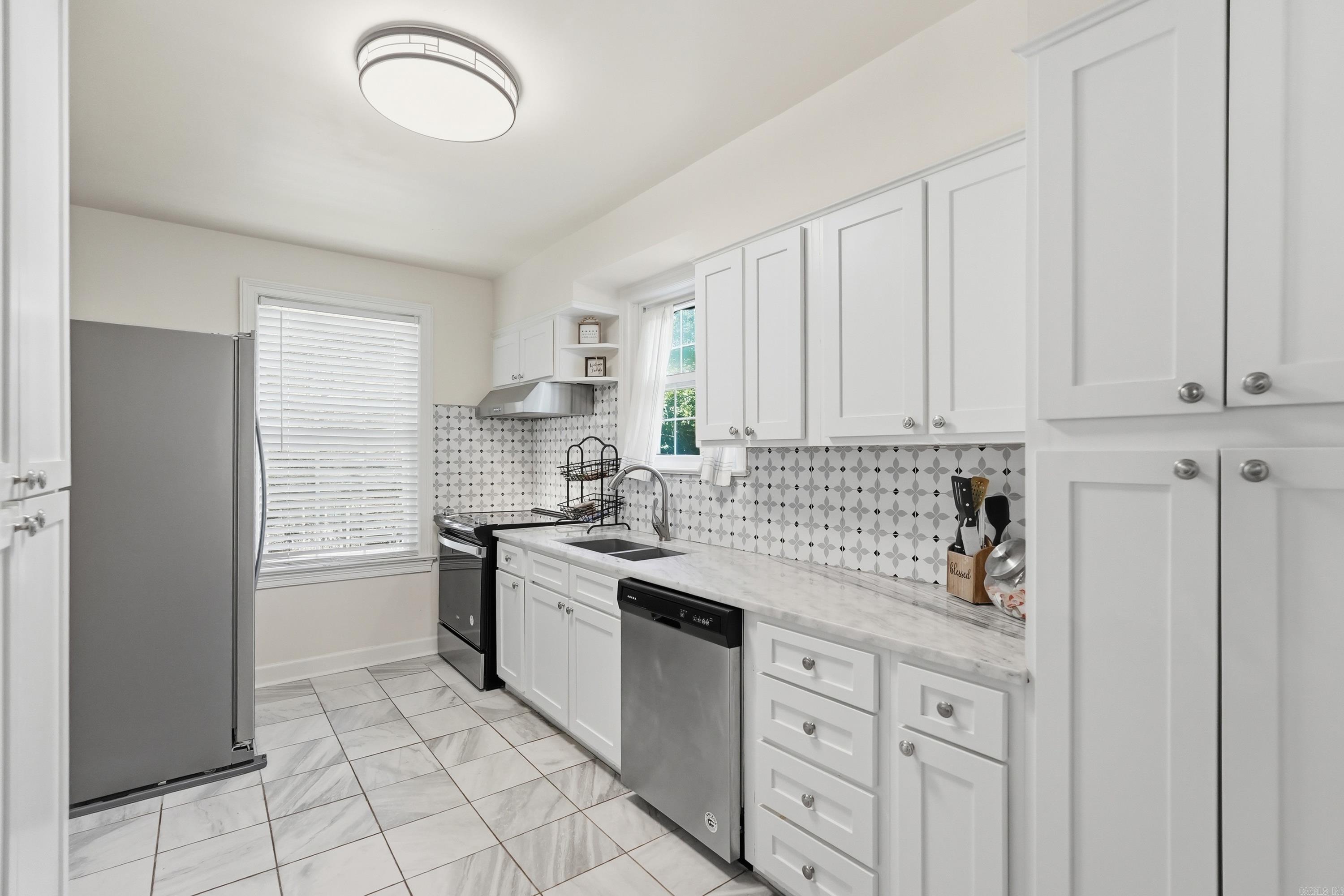 6109 Cantrell