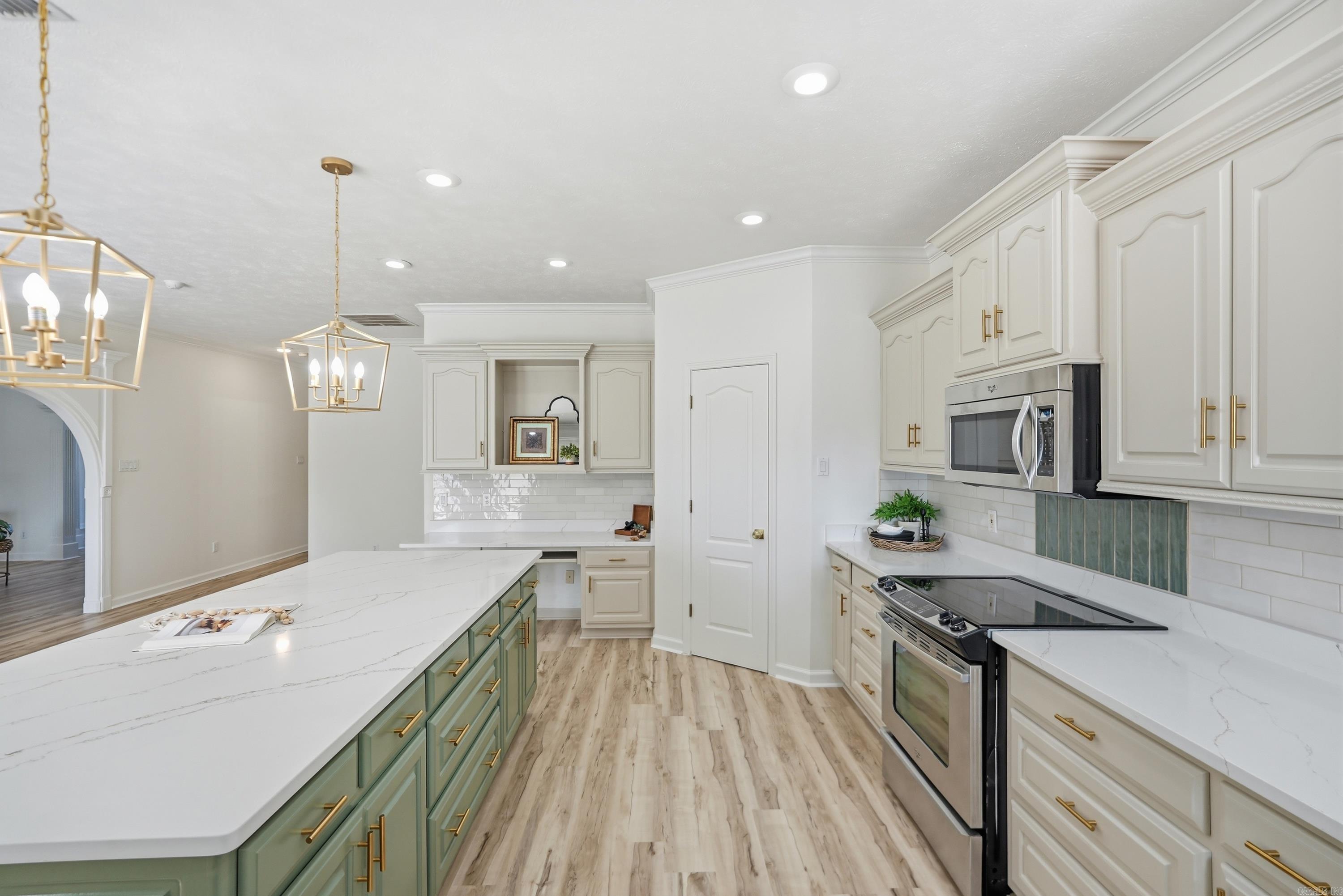 1724 Oakbrook Drive