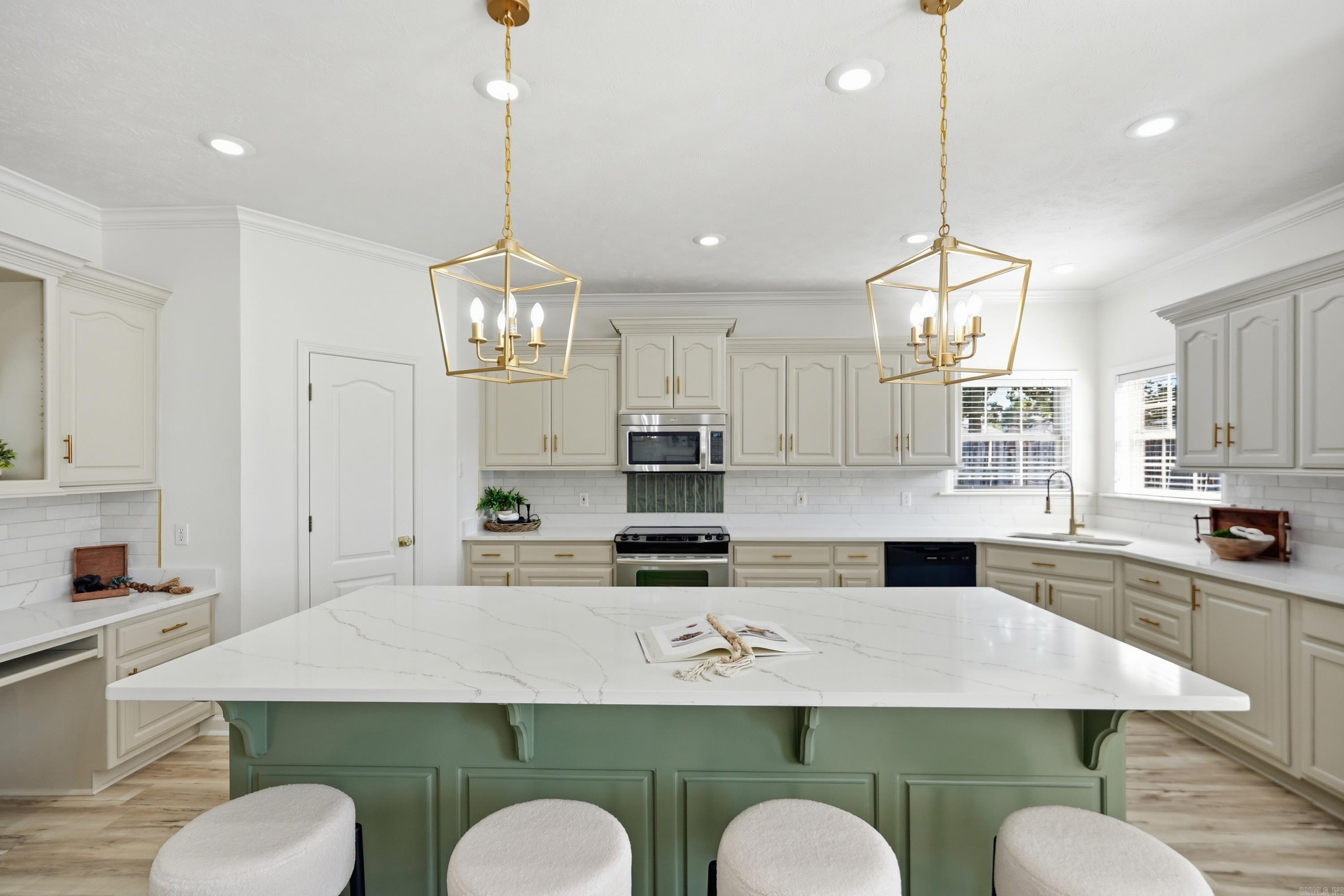 1724 Oakbrook Drive