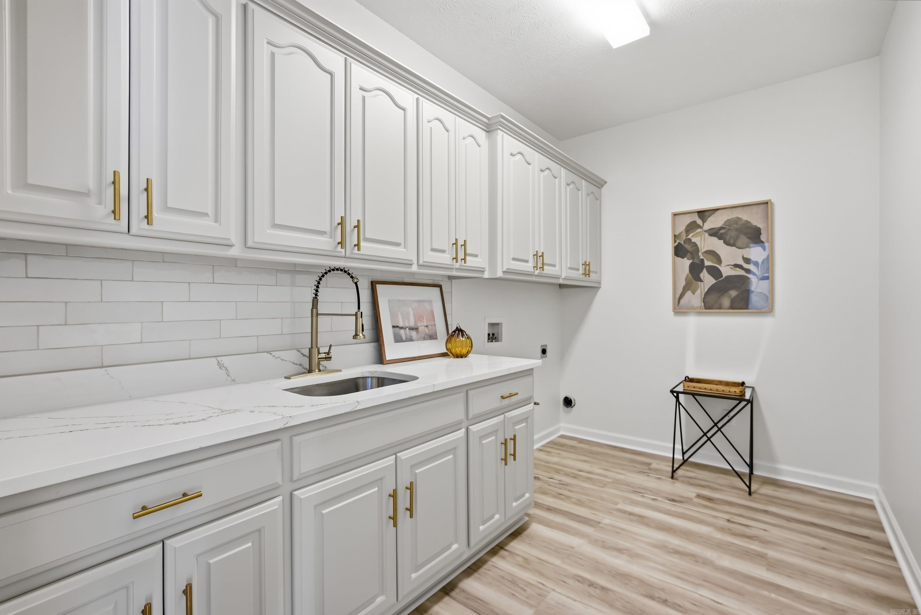 1724 Oakbrook Drive