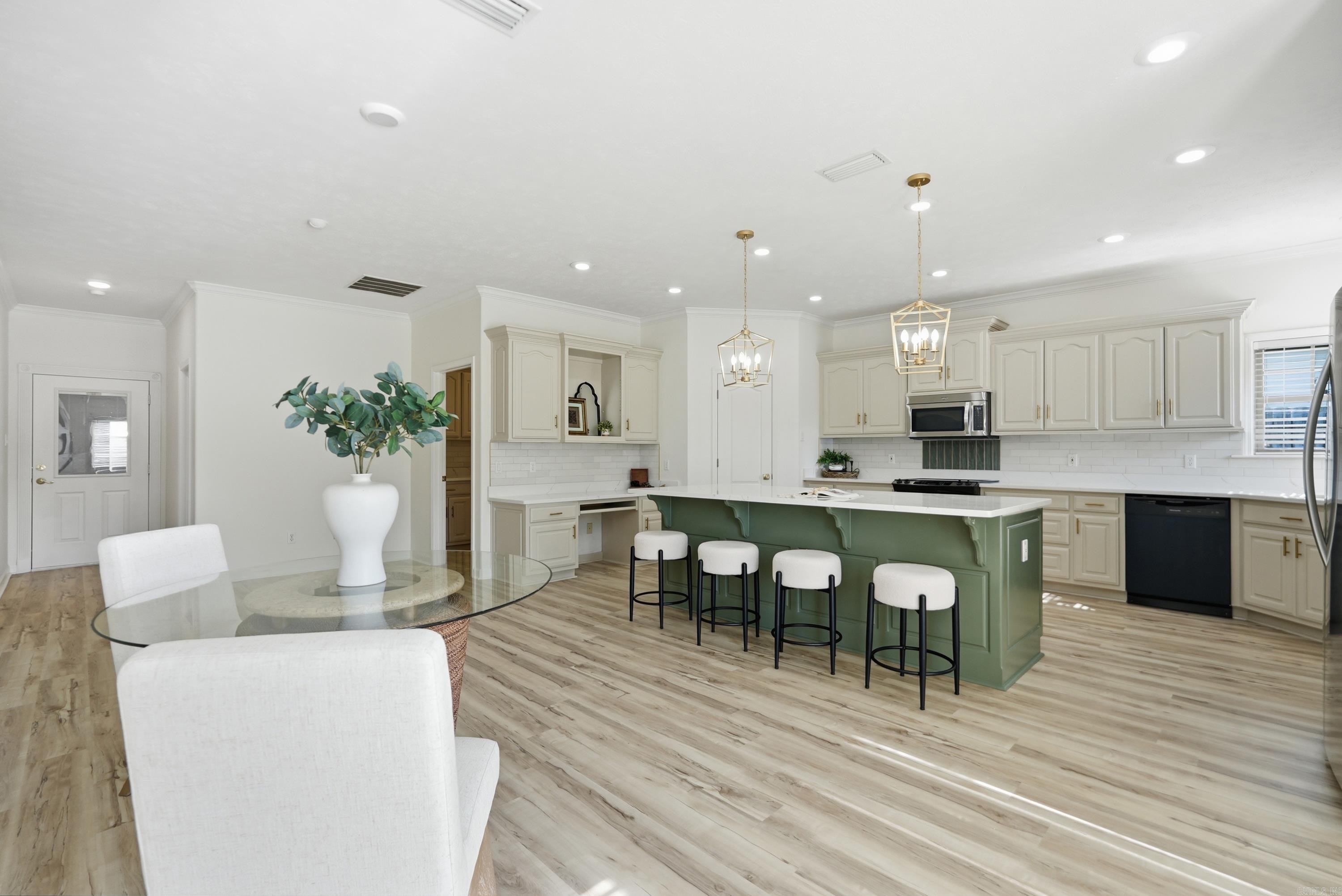1724 Oakbrook Drive