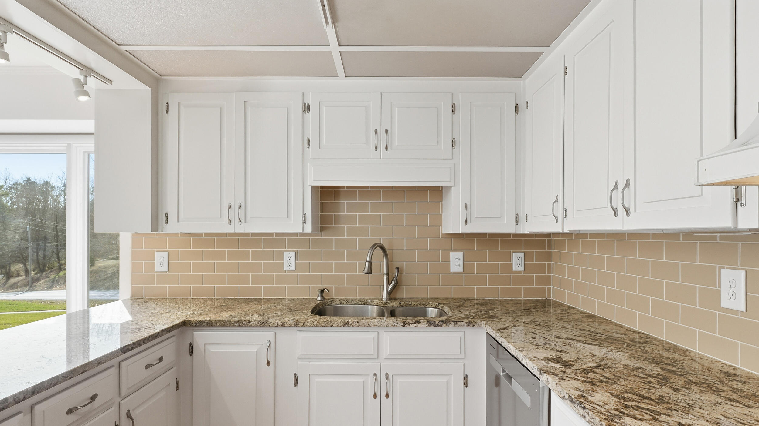 755 Golf View Drive NW