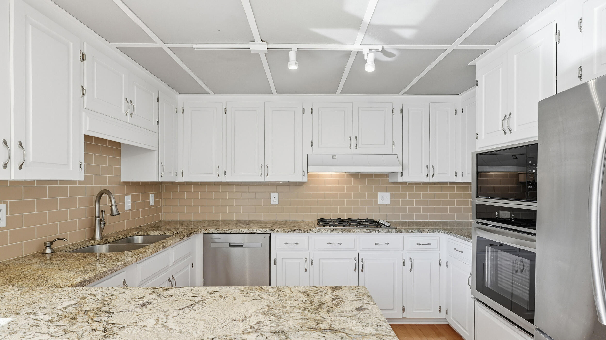 755 Golf View Drive NW