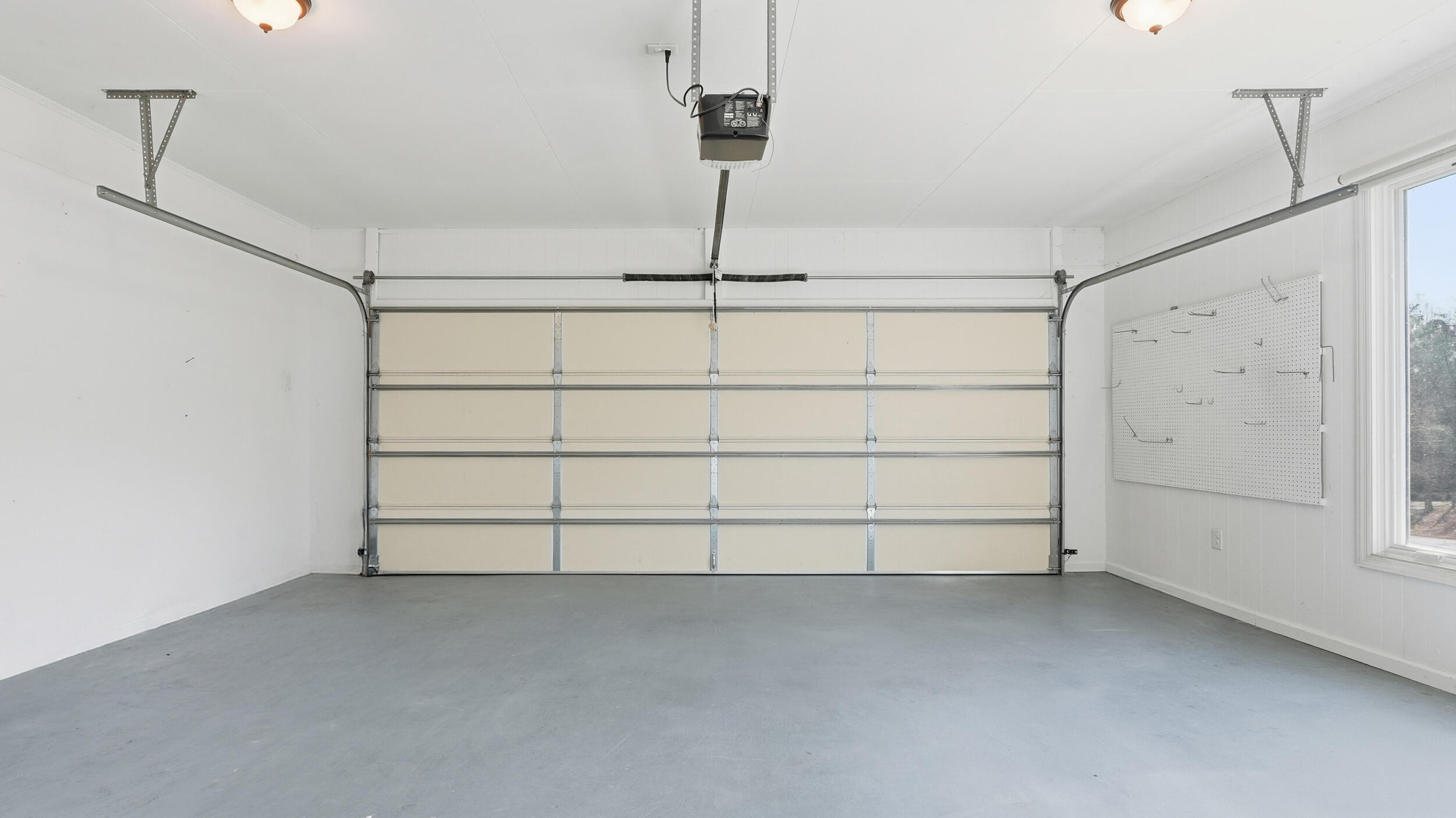 755 Golf View Drive NW