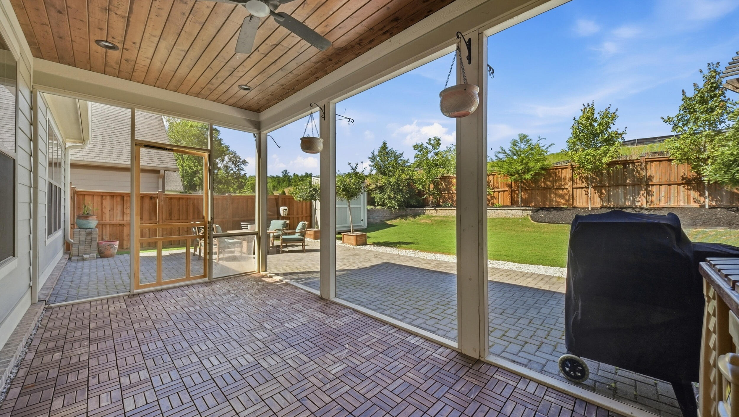 10607 Flicker Way